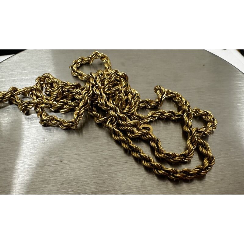 Sautoir torsade mailles cordes en or jaune 750 millièmes (18K). Poids : 14,40 g. Longueur : 74 cm.