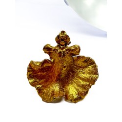 Broche fleur en or jaune 750 millièmes (18K) partiellement satiné. (pendentif cassé) Poids total : 5,13g