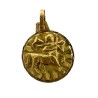Médaille sagittaire en or jaune 18K ajouré Poids : 1g Médaille en or jaune 18K Sagittaire en relief Poids :1,32g