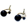 Petite paire de dormeuses en or jaune 750 millièmes (18K) et pierre noire. Poids : 2,09 g.