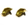 Paire de clips d'oreille anthurium en or jaune 750 millièmes (18K). Travail martiniquais en léger guillochage à l'intérieur de l