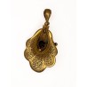Pendentif polylobé en or jaune 750 millièmes (18K) à décor d'arabesques ajourées, d'une petite perle de culture grise et d'une p