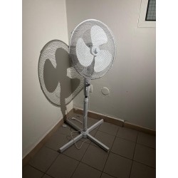 1 ventilateur sur pied