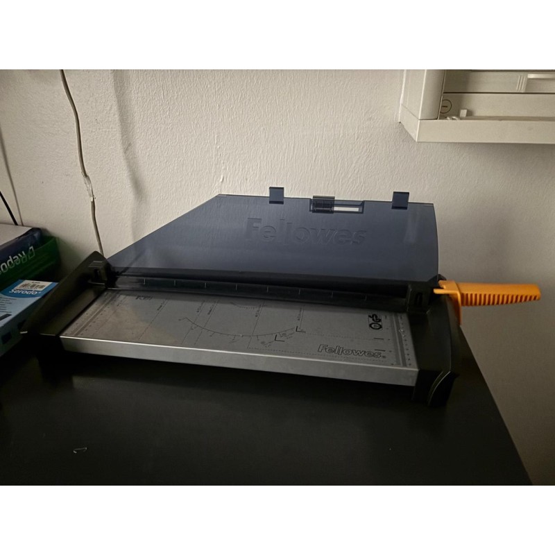 1 massicot FELLOWES