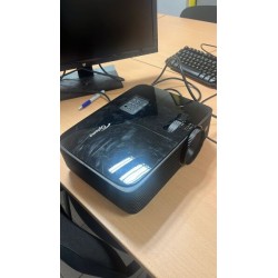 1 écran ACER  1 écran V7 1 vidéoprojecteur OPTOMA 1 clavier DELL
