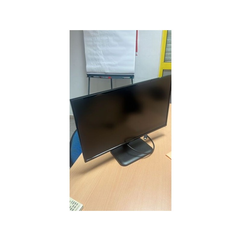 1 écran ACER  1 écran V7 1 vidéoprojecteur OPTOMA 1 clavier DELL