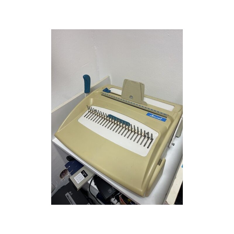 1 relieuse LAMIRELB  1 agrafeuse ESSELTE  1 plastifieuse UPS