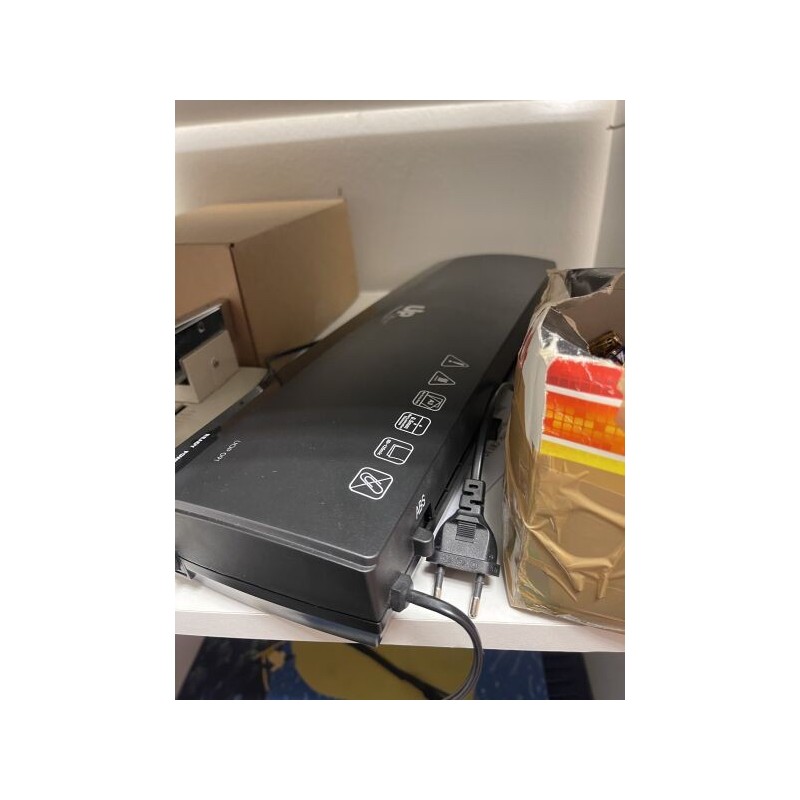 1 relieuse LAMIRELB  1 agrafeuse ESSELTE  1 plastifieuse UPS