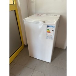 1 petit réfrigérateur HISENSE