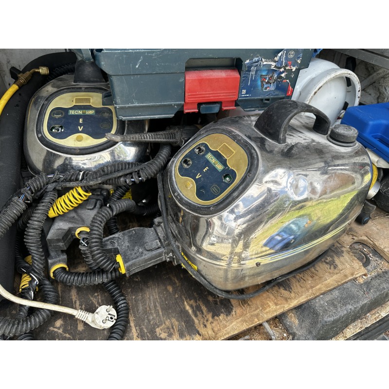 2 nettoyeurs vapeur TECNOVAP