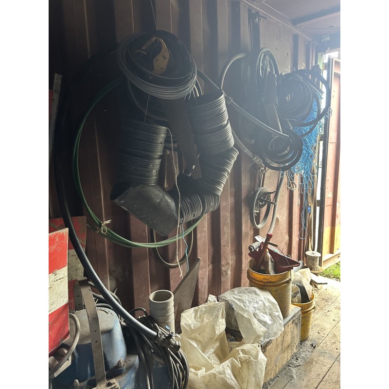 1 important lot de retour de chantier dont raccords