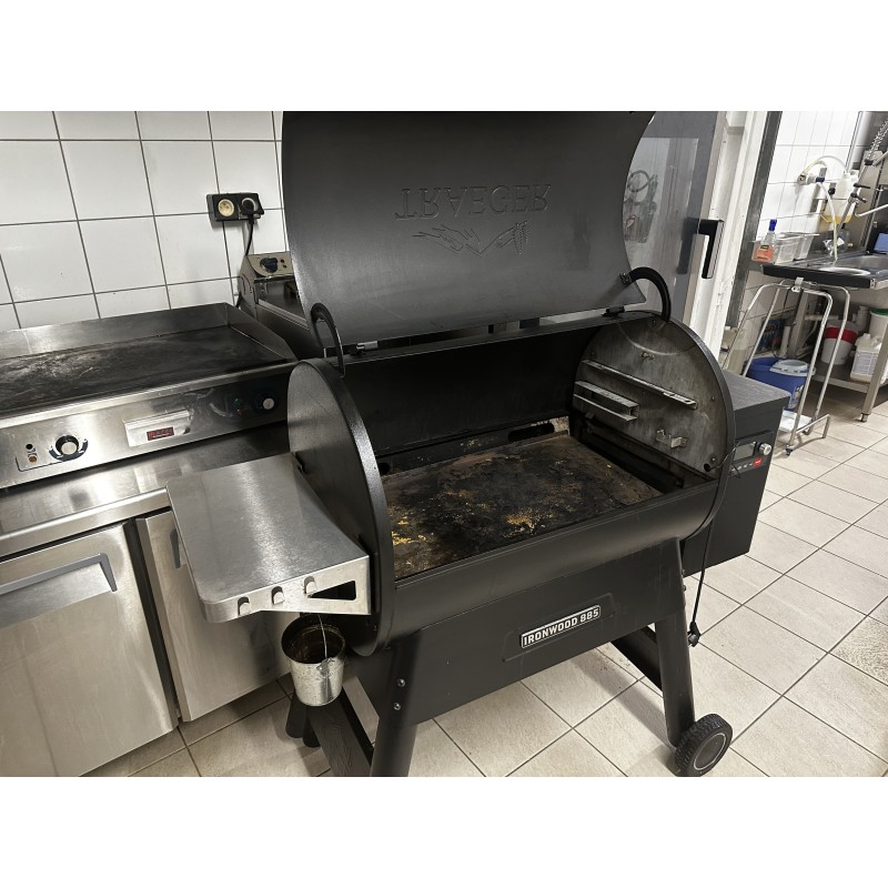 1 barbecue à pellets grill IRONWOOD 885
