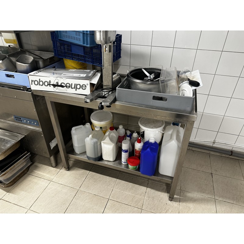 1 table chef en inox à plateau d'entrejambe