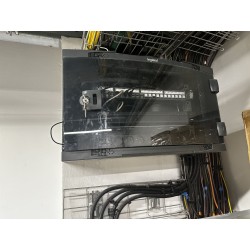 1 baie informatique + 1 switch 24 ports
