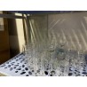 Environ 43 verres dépareillés à pied et à eau type long drink