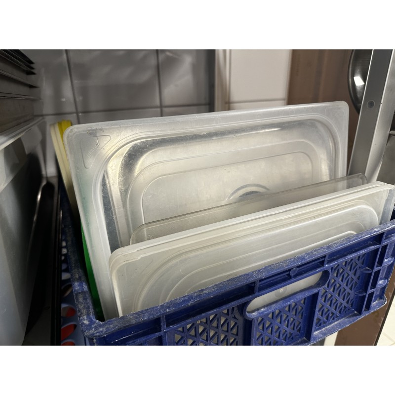 21 bacs traiteurs gastronormes dépareillés + 10 couvercles en inox