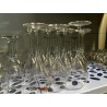 Environ 120 verres dépareillés comprenant verres à eau, verres à pied, verres à rhum