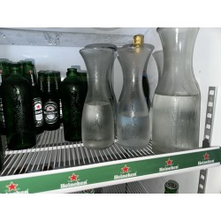 11 carafes en verre, col évasé