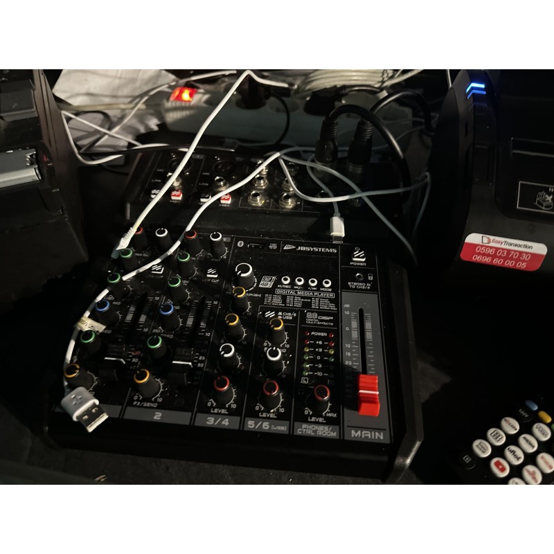 1 système de sonorisation comprenant : 1 table de mixage JB SYSTEMS 1 amplificateur ALTO TS185 4 haut-parleurs LTD