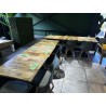 15 tables en bois, plateau carré 38 chaises en résine, pieds en bois 7 petites tables en bois, plateau carré