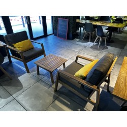 1 mobilier de salon en bois comprenant : 1 petite table basse 2 fauteuils