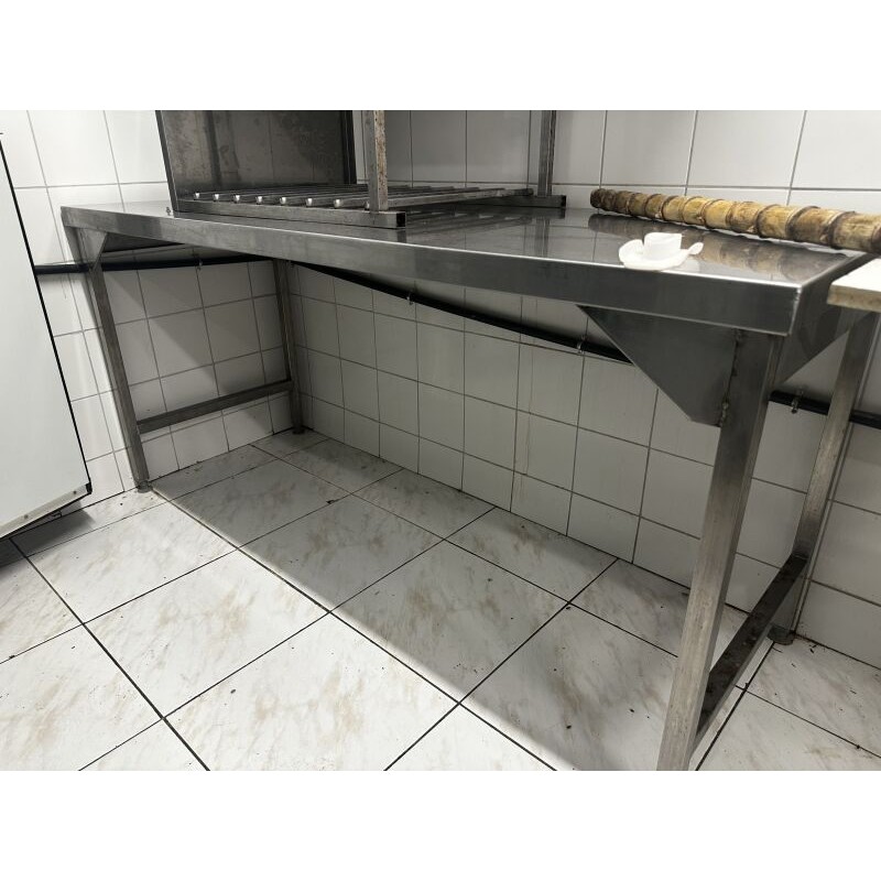 1 table chef en inox H : 86 cm - L : 187 cm - pr : 70 cm