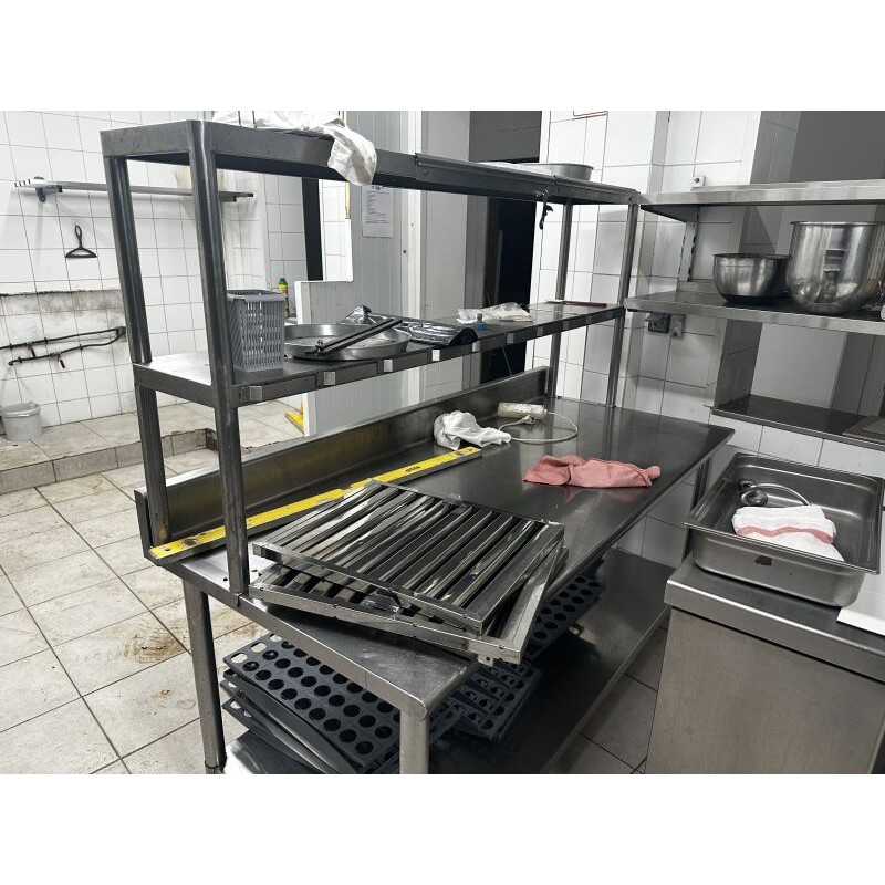 1 table chef formant buffet en inox H : 160 cm - L : 180 cm - Pr 80 cm