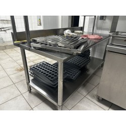 1 table chef formant buffet en inox H : 160 cm - L : 180 cm - Pr 80 cm