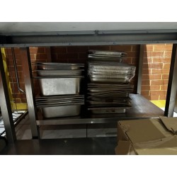 1 environ 35 bacs en inox