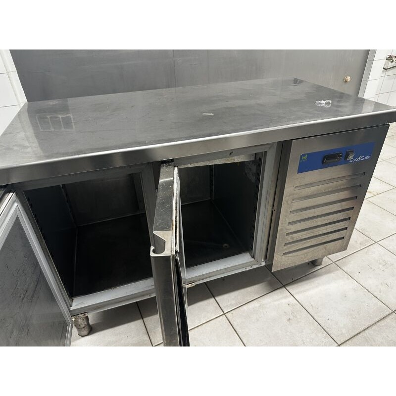 1 paire de meubles réfrigérés EUROCHEF année 2021 réf GCTP 7 135 20 Température de -2 à 8 degrés H : 70 cm - L : 134 cm - Pr 70 