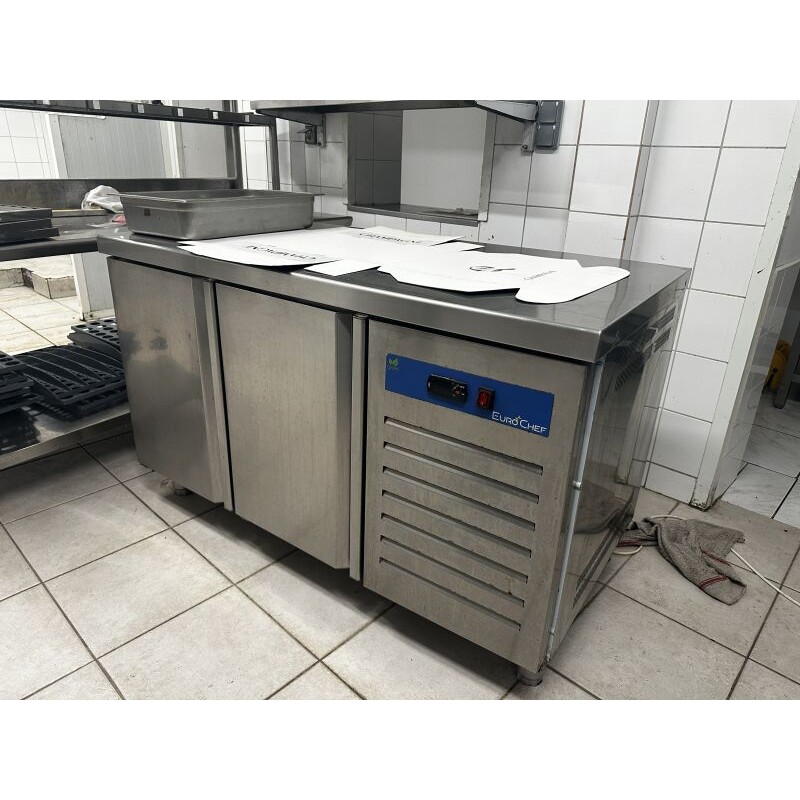 1 paire de meubles réfrigérés EUROCHEF année 2021 réf GCTP 7 135 20 Température de -2 à 8 degrés H : 70 cm - L : 134 cm - Pr 70 