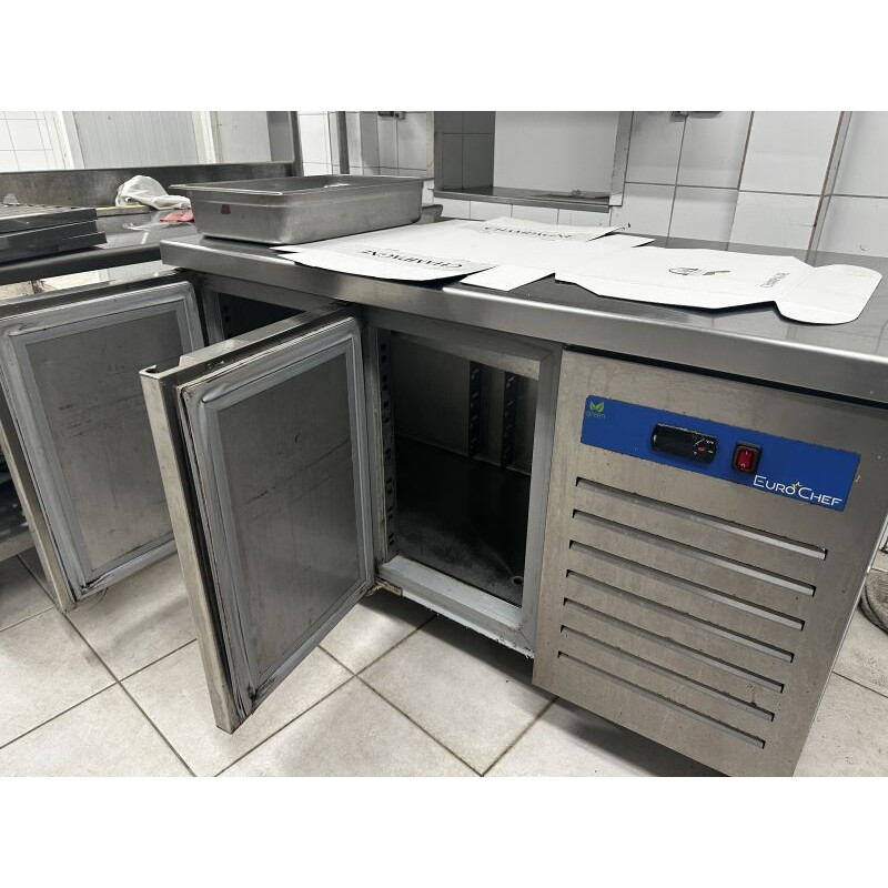 1 paire de meubles réfrigérés EUROCHEF année 2021 réf GCTP 7 135 20 Température de -2 à 8 degrés H : 70 cm - L : 134 cm - Pr 70 