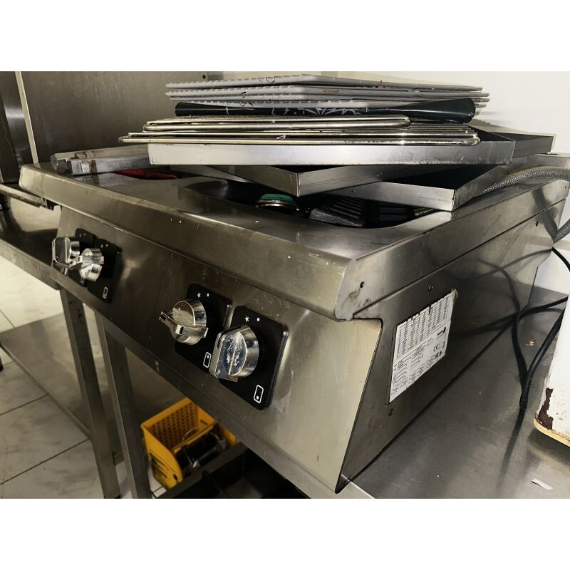 1 piano de cuisson 4 feux avec brûleurs FAGOR