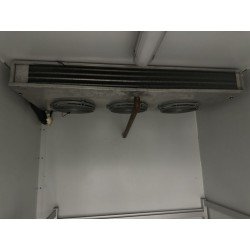1 chambre froide 2 en 1 (positive et négative) avec cloison séparatrice Environ 15m carrés vente privée conseillée