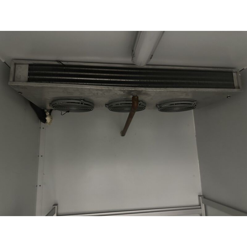 1 chambre froide 2 en 1 (positive et négative) avec cloison séparatrice Environ 15m carrés vente privée conseillée