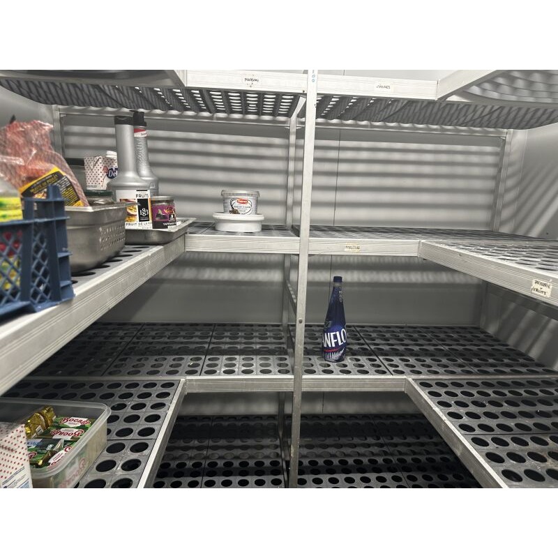 1 chambre froide 2 en 1 (positive et négative) avec cloison séparatrice Environ 15m carrés vente privée conseillée