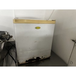 1 réfrigérateur de bar AYA