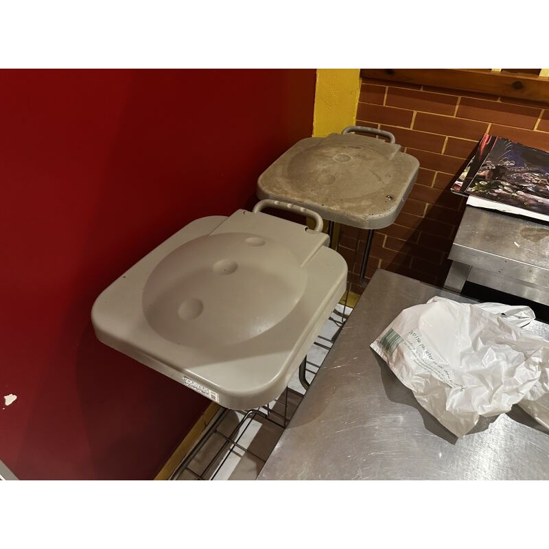 2 poubelles TOURNUS mobiles en résine et métal