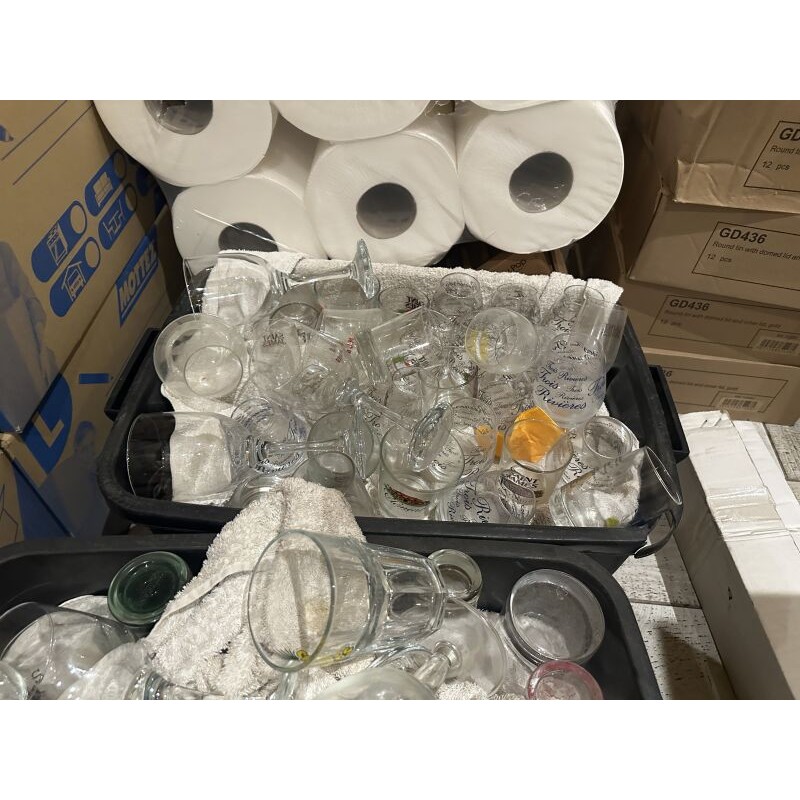 62 cartons de 24 verres LEHMANN 3 cartons de 6 verres Montmartre Guy de GRENNE 1 carton de verres à cocktail ARCORROC 4 cartons 