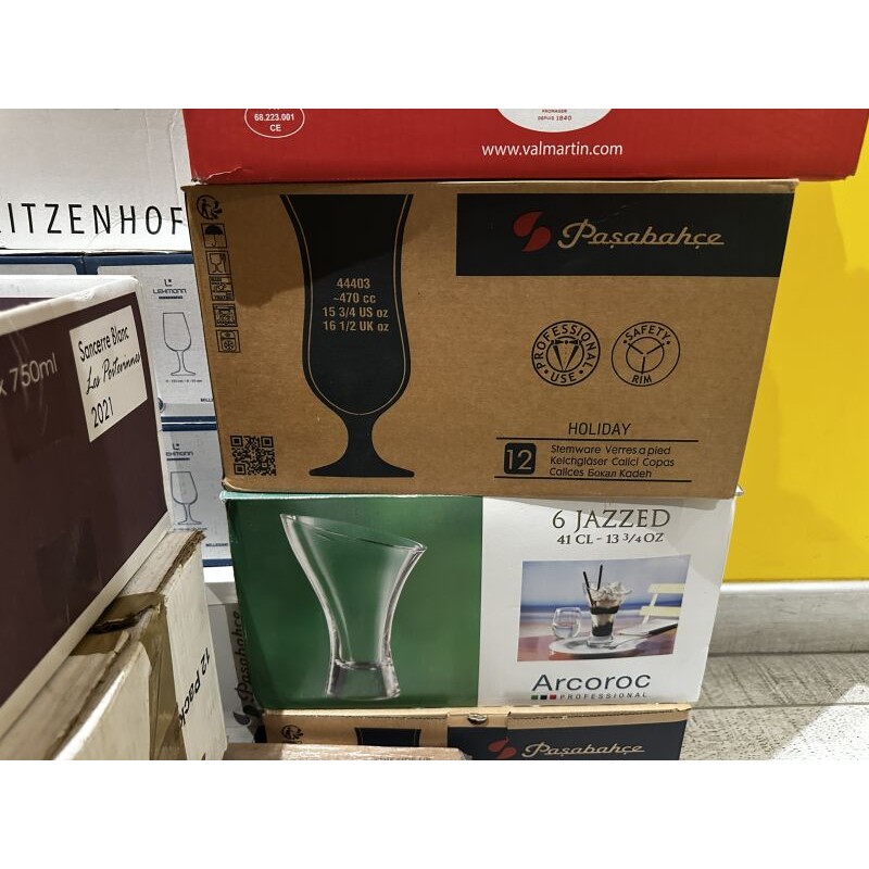 62 cartons de 24 verres LEHMANN 3 cartons de 6 verres Montmartre Guy de GRENNE 1 carton de verres à cocktail ARCORROC 4 cartons 
