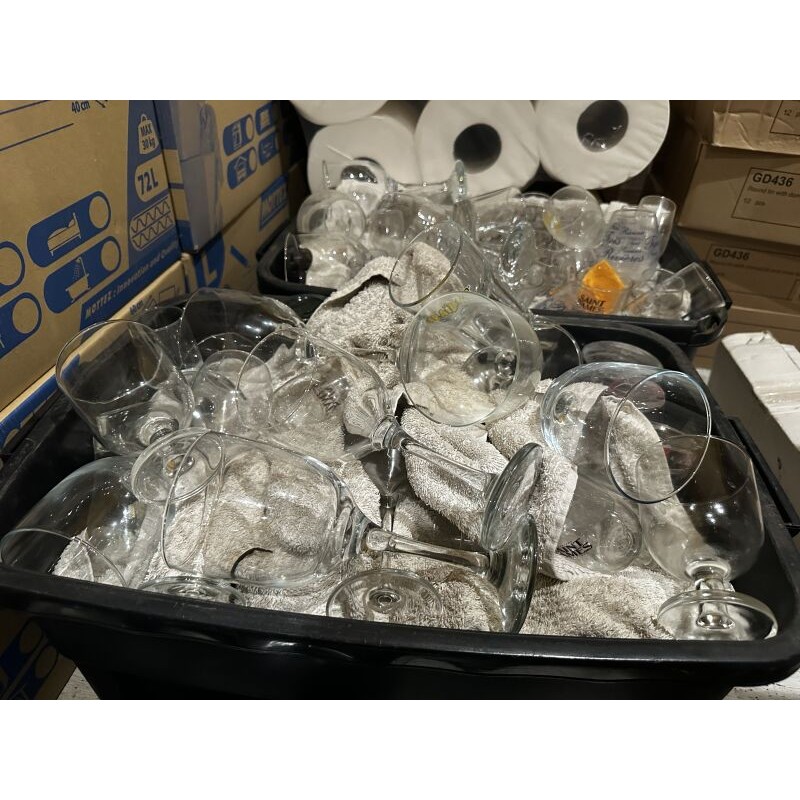 62 cartons de 24 verres LEHMANN 3 cartons de 6 verres Montmartre Guy de GRENNE 1 carton de verres à cocktail ARCORROC 4 cartons 