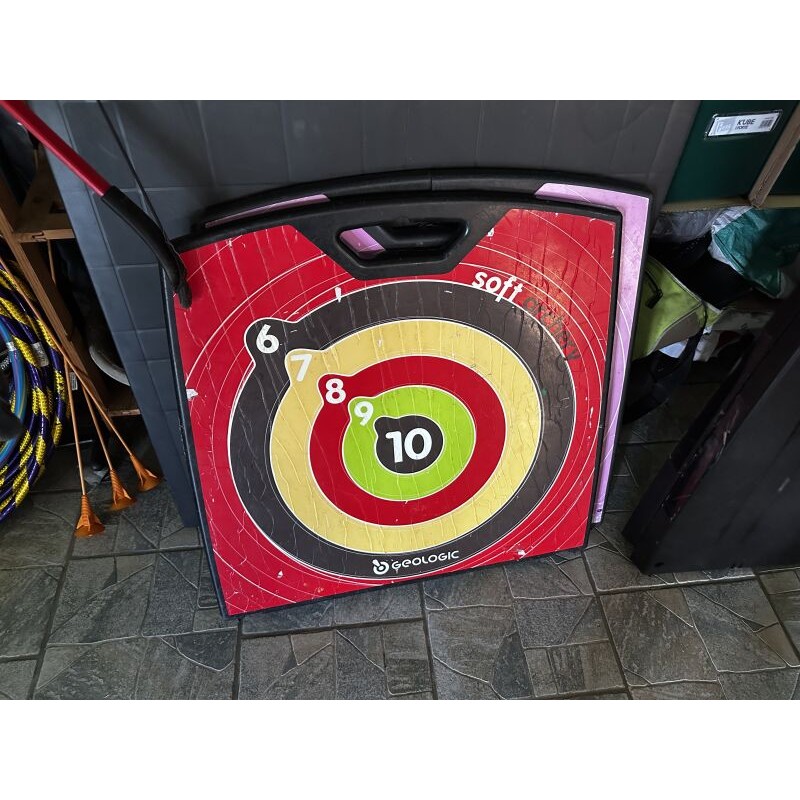 1 ensemble de jeux et jouets divers pour enfant, en l'état d'usage comprenant environ : 15 pistolets à bulles 4 mascottes 2 robe