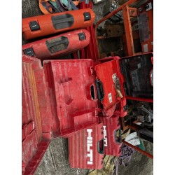 1 outillage électroportatif HILTI comprenant : 1 meuleuse 1 perforateur 1 niveau laser 2 ponceuses