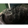 Environ 100 verres dépareillés en verre et en cuivre dont verres à eau, à cocktails, verres à pied, et divers