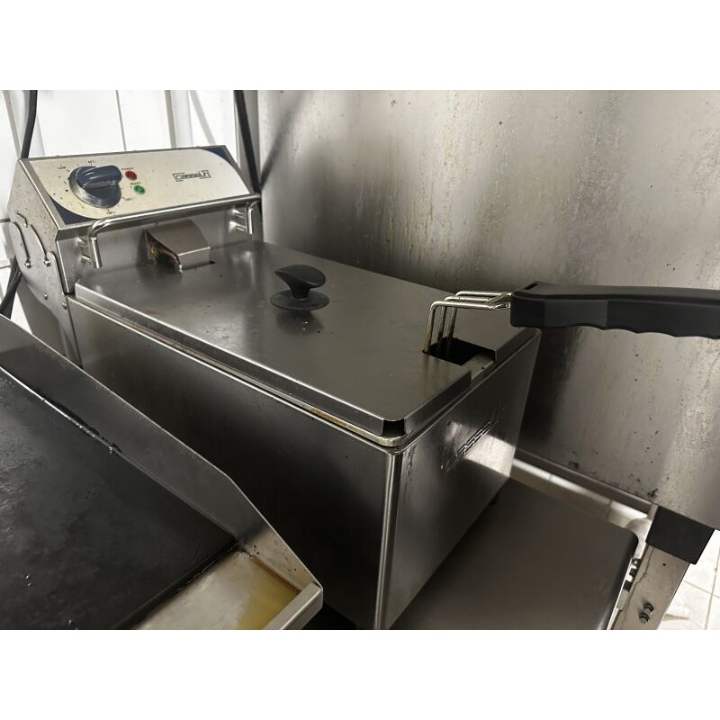 1 friteuse simple CASSELIN (anc ref 65/65)