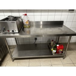 1 table chef en inox à plateau d'entrejambe Longueur : 160 cm environ (anc ref 59/66)