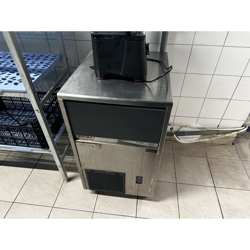 1 machine à glaçon BREMA (anc ref 27/79)