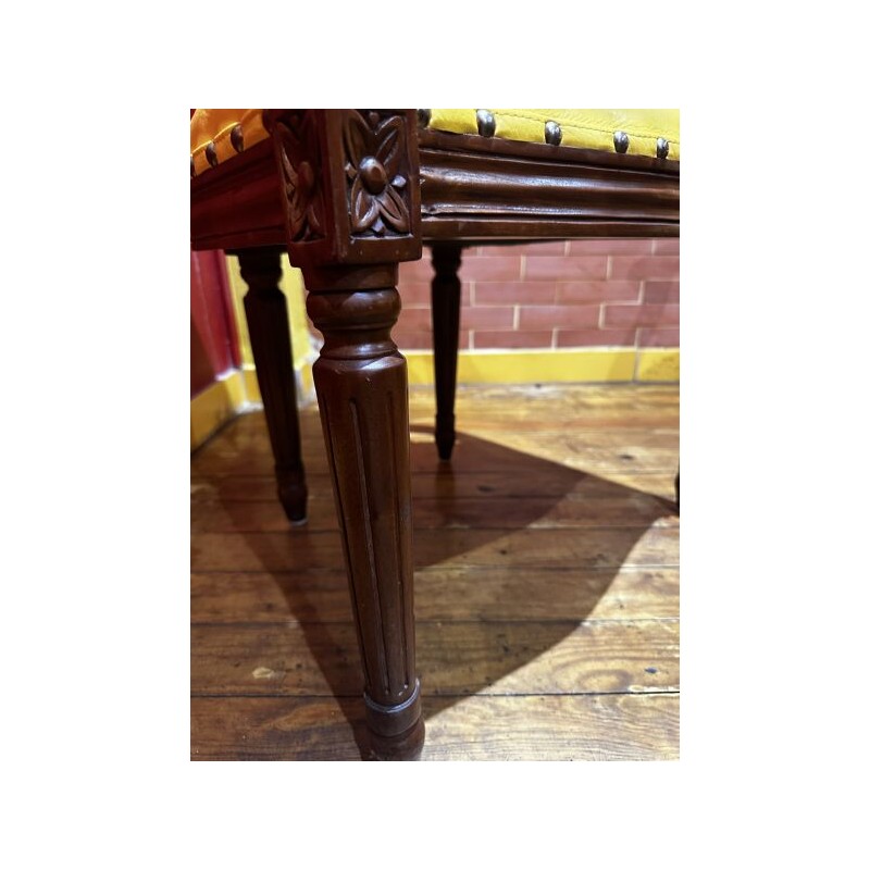 12 chaises de style Louis XVI, assise en simili cuir jaune H : 101 cm - L : 60 cm - Pr : 43 cm vente privée conseillée