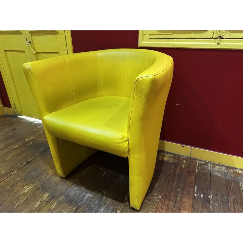 1 paire de fauteuils club en simili cuir jaune