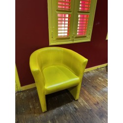 1 paire de fauteuils club en simili cuir jaune